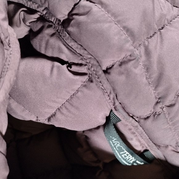 Arc’teryx Women’s M Narin Down Puffer Vest Quartz Hooded Quilted. - Picture 8 of 11